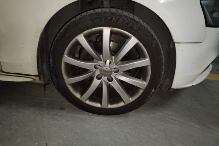 Used Audi A4L 2013 35 TFSI Automatic Standard Model Right Front Wheel Hub
