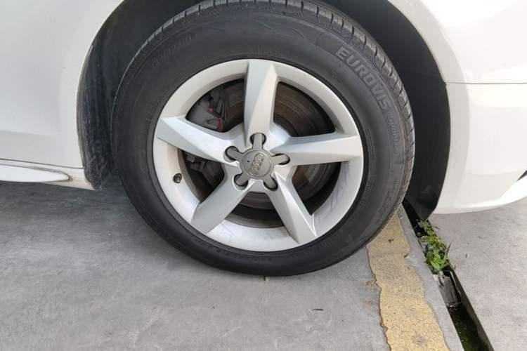 Used Audi A4L 2013 35 TFSI Automatic Standard Model Right Front Wheel Hub