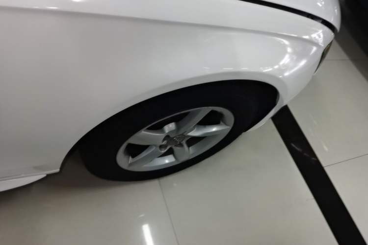 Used Audi A4L 2013 35 TFSI Automatic Comfort Model Right Front Wheel Hub