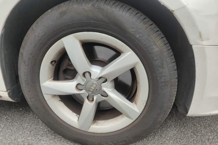 Used Audi A4L 2013 35 TFSI Automatic Comfort Model Right Front Wheel Hub
