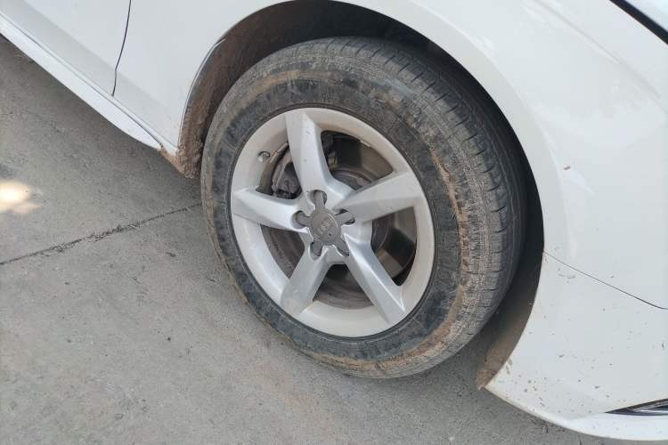 Used Audi A4L 2013 35 TFSI Automatic Standard Model Right Front Wheel Hub
