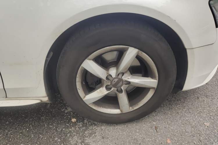 Used Audi A4L 2013 35 TFSI Automatic Standard Model Right Front Wheel Hub
