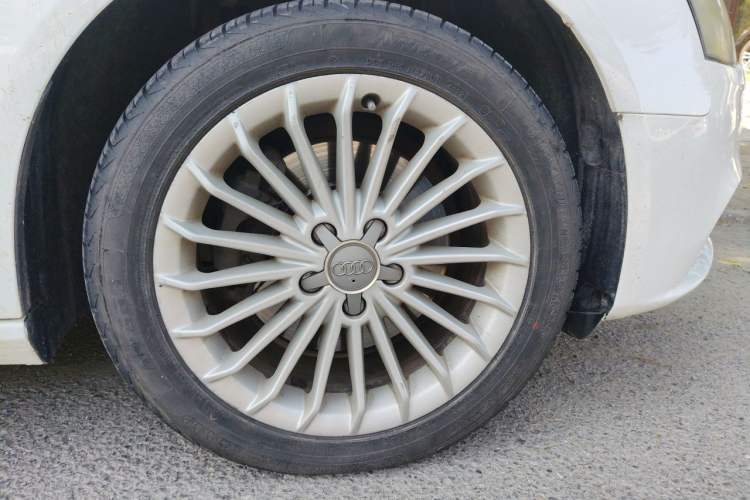 Used Audi A4L 2013 35 TFSI Automatic Technology Edition Right Front Wheel Hub