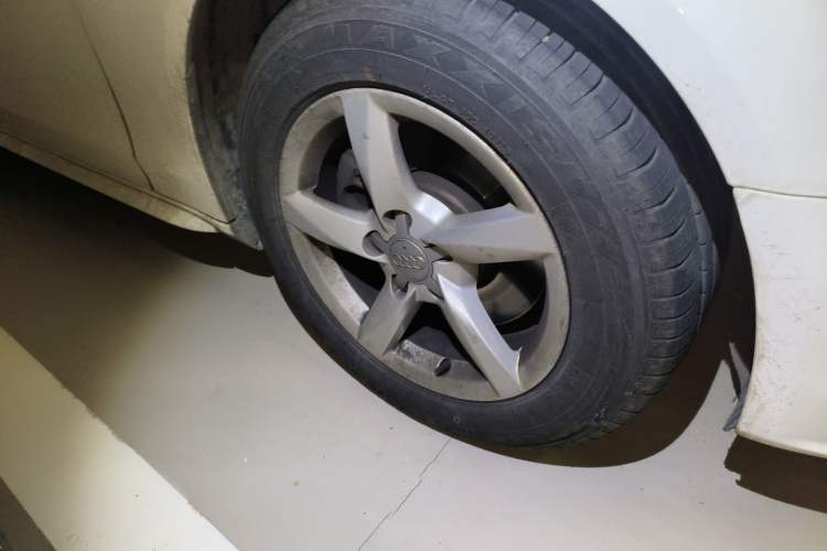 Used Audi A4L 2013 35 TFSI Automatic Comfort Model Right Front Wheel Hub