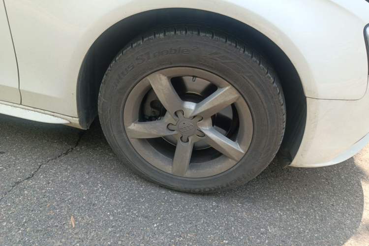 Used Audi A4L 2013 35 TFSI Automatic Standard Model Right Front Wheel Hub