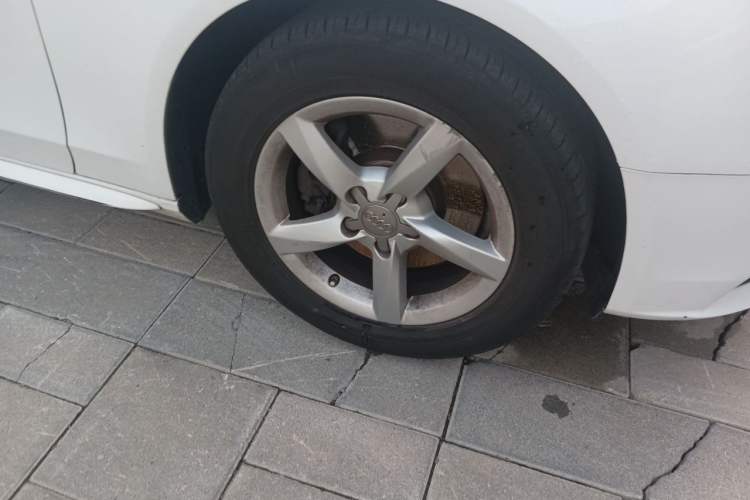 Used Audi A4L 2013 35 TFSI Automatic Standard Model Right Front Wheel Hub