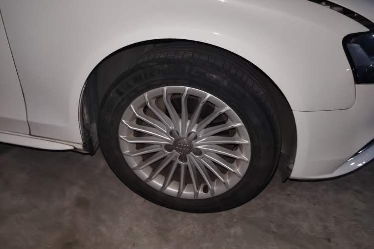 Used Audi A4L 2013 40 TFSI quattro Individual Sport Edition Right Front Wheel Hub