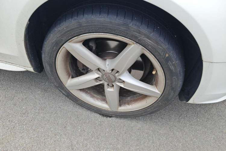 Used Audi A4L 2013 35 TFSI Automatic Comfort Model Right Front Wheel Hub