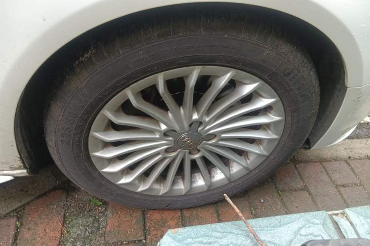 Used Audi A4L 2013 35 TFSI Automatic Technology Edition Right Front Wheel Hub