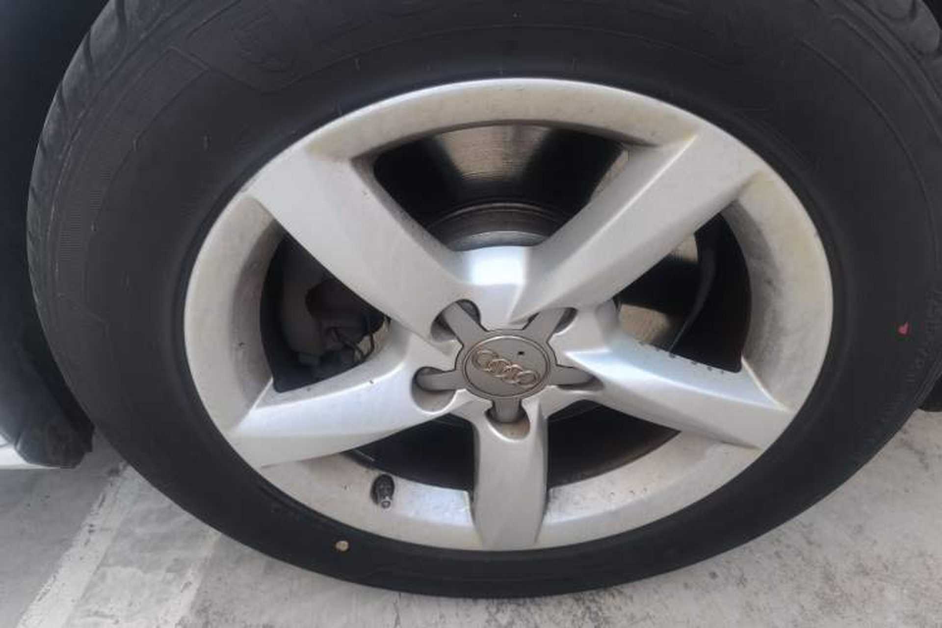 Used Audi A4L 2013 35 TFSI Automatic Standard Model Right Front Wheel Hub