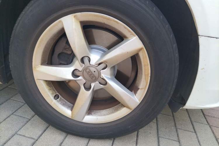 Used Audi A4L 2013 35 TFSI Automatic Comfort Model Right Front Wheel Hub