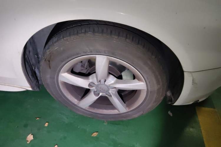 Used Audi A4L 2013 35 TFSI Automatic Standard Model Right Front Wheel Hub