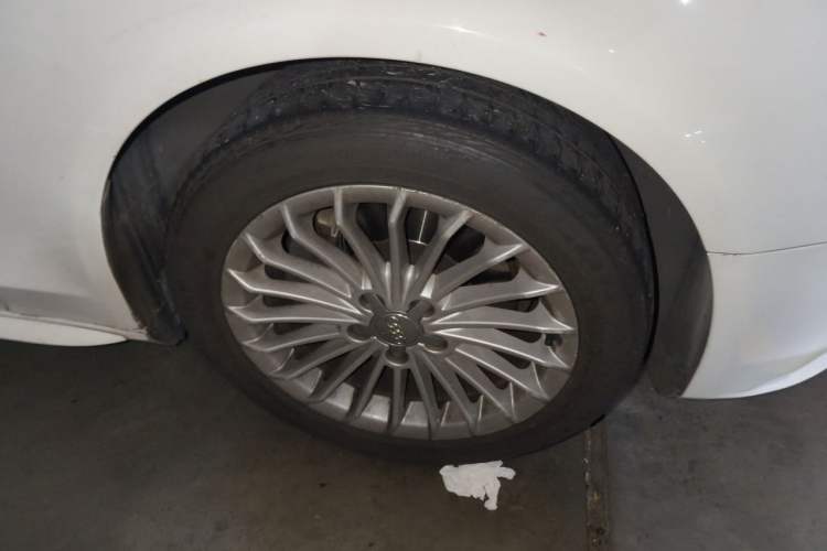 Used Audi A4L 2013 35 TFSI Automatic Luxury Model Right Front Wheel Hub