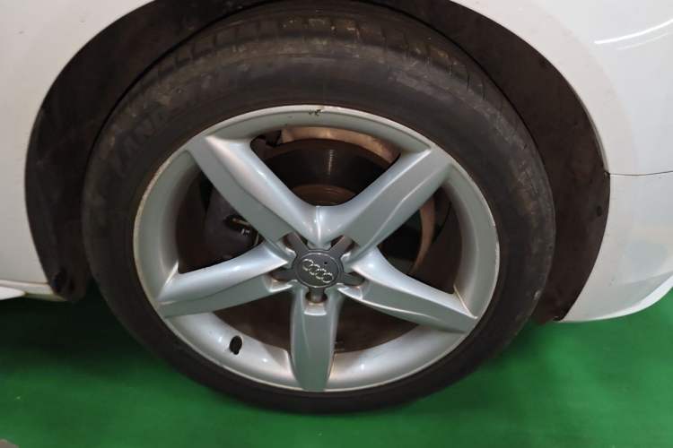 Used Audi A4L 2013 35 TFSI Automatic Standard Model Right Front Wheel Hub