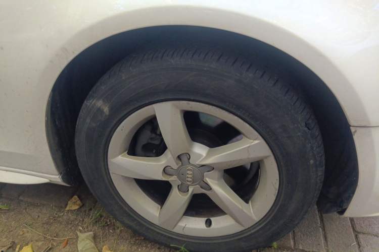 Used Audi A4L 2013 35 TFSI Automatic Standard Model Right Front Wheel Hub