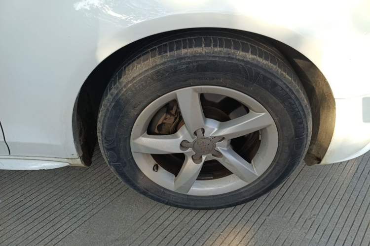 Used Audi A4L 2013 35 TFSI Automatic Standard Model Right Front Wheel Hub