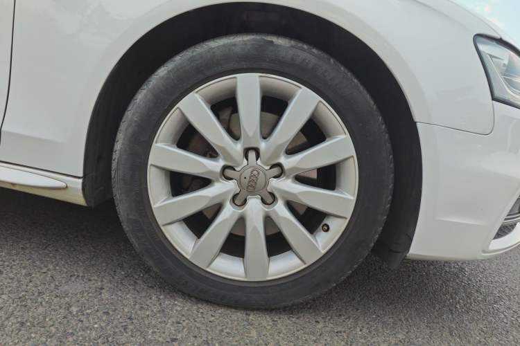 Used Audi A4L 2013 40 TFSI quattro Individual Sport Edition Right Front Wheel Hub
