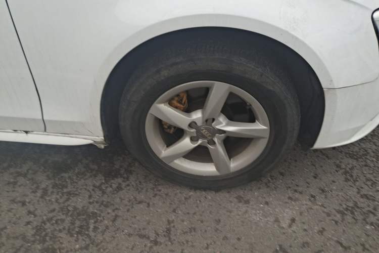 Used Audi A4L 2013 35 TFSI Automatic Standard Model Right Front Wheel Hub