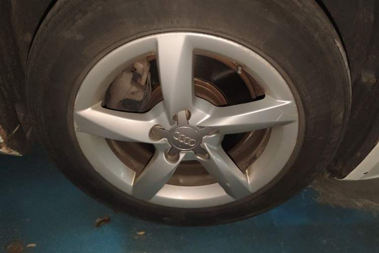 Used Audi A4L 2013 35 TFSI Automatic Standard Model Right Front Wheel Hub