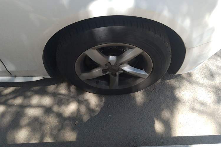 Used Audi A4L 2013 35 TFSI Automatic Standard Model Right Front Wheel Hub