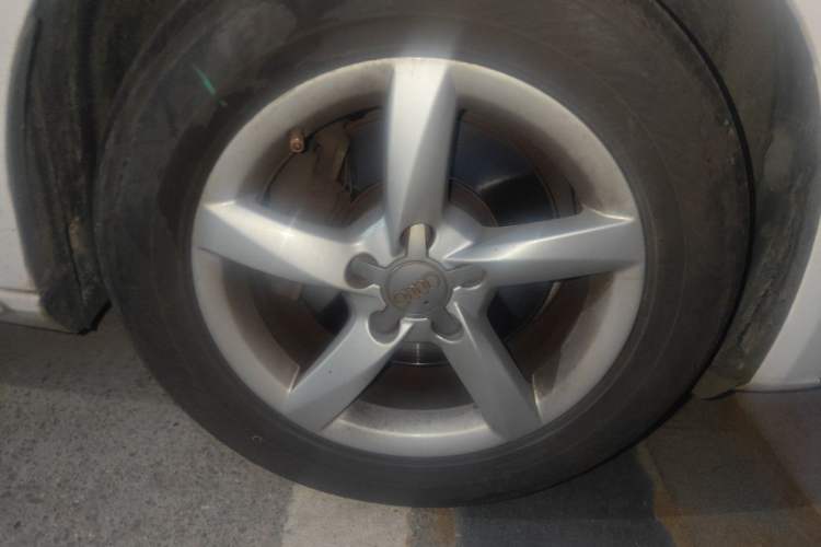 Used Audi A4L 2013 35 TFSI Automatic Comfort Model Right Front Wheel Hub