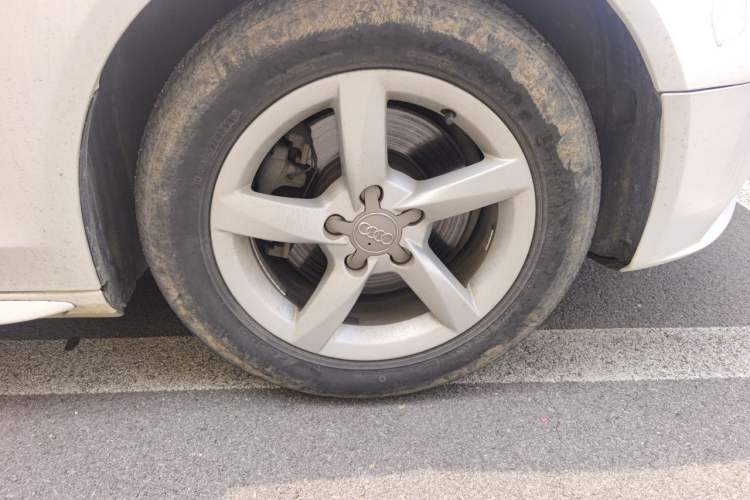 Used Audi A4L 2013 35 TFSI Automatic Standard Model Right Front Wheel Hub