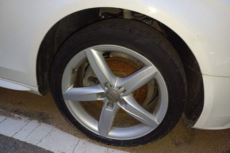 Used Audi A4L 2013 35 TFSI Automatic Standard Model Right Front Wheel Hub