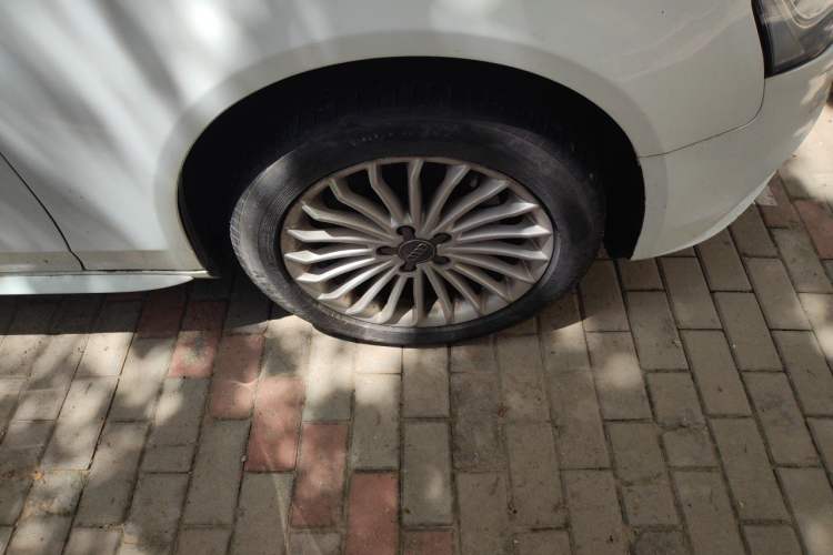 Used Audi A4L 2013 35 TFSI Automatic Comfort Model Right Front Wheel Hub