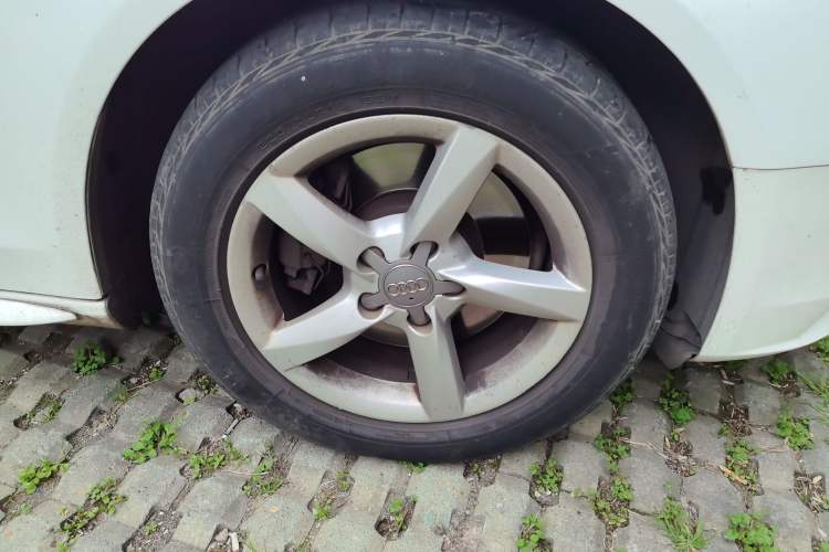 Used Audi A4L 2013 35 TFSI Automatic Standard Model Right Front Wheel Hub