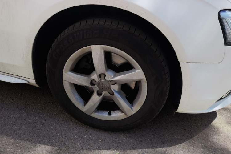 Used Audi A4L 2013 35 TFSI Automatic Comfort Model Right Front Wheel Hub
