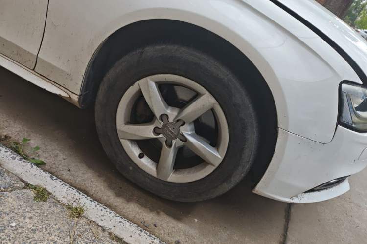 Used Audi A4L 2013 35 TFSI Automatic Comfort Model Right Front Wheel Hub
