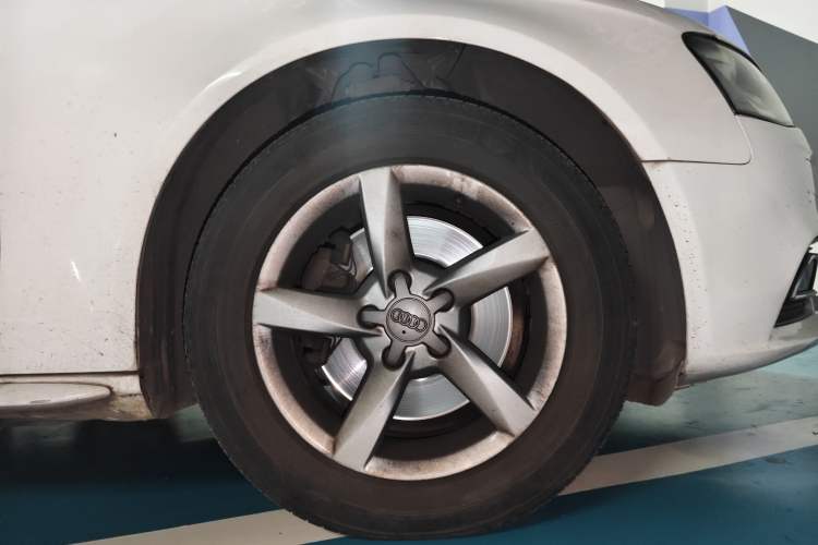 Used Audi A4L 2013 35 TFSI Automatic Standard Model Right Front Wheel Hub