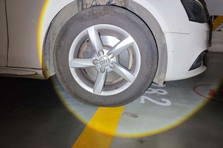 Used Audi A4L 2013 35 TFSI Automatic Standard Model Right Front Wheel Hub