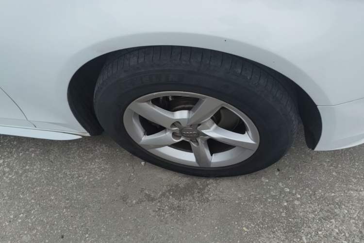 Used Audi A4L 2013 35 TFSI Automatic Comfort Model Right Front Wheel Hub