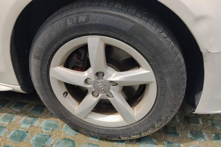 Used Audi A4L 2013 35 TFSI Automatic Standard Model Right Front Wheel Hub