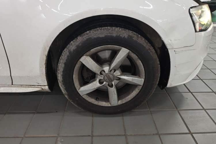 Used Audi A4L 2013 35 TFSI Automatic Standard Model Right Front Wheel Hub