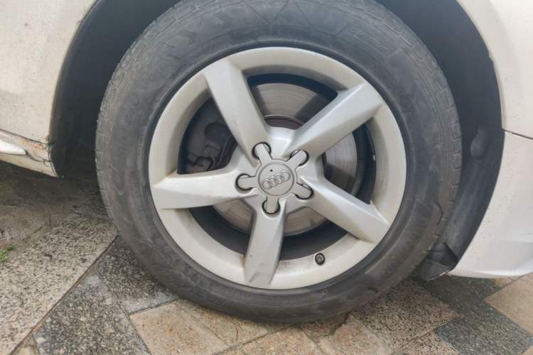 Used Audi A4L 2013 35 TFSI Automatic Comfort Model Right Front Wheel Hub