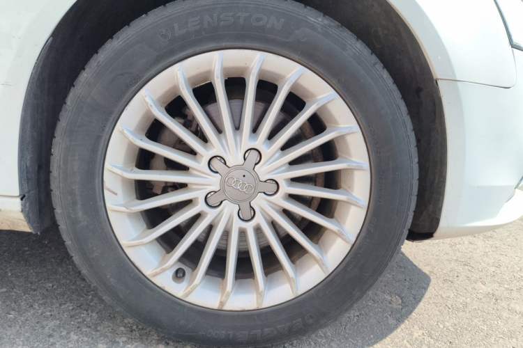 Used Audi A4L 2013 35 TFSI Automatic Technology Edition Right Front Wheel Hub