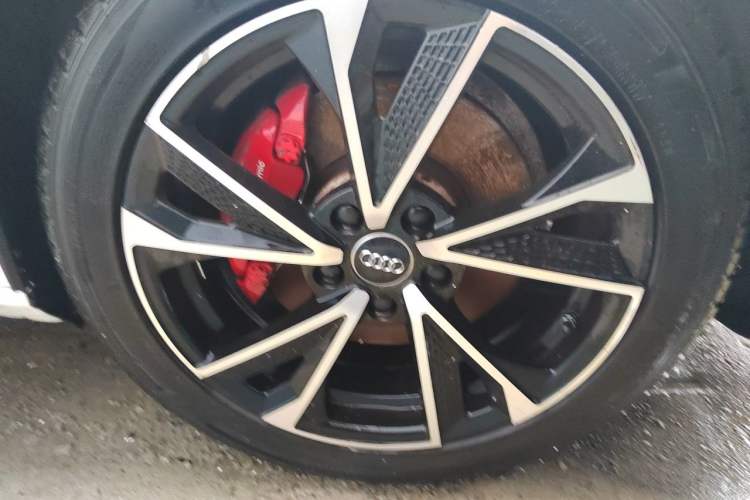 Used Audi A4L 2013 35 TFSI Automatic Technology Edition Right Front Wheel Hub