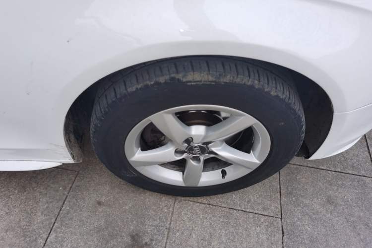 Used Audi A4L 2013 35 TFSI Automatic Comfort Model Right Front Wheel Hub