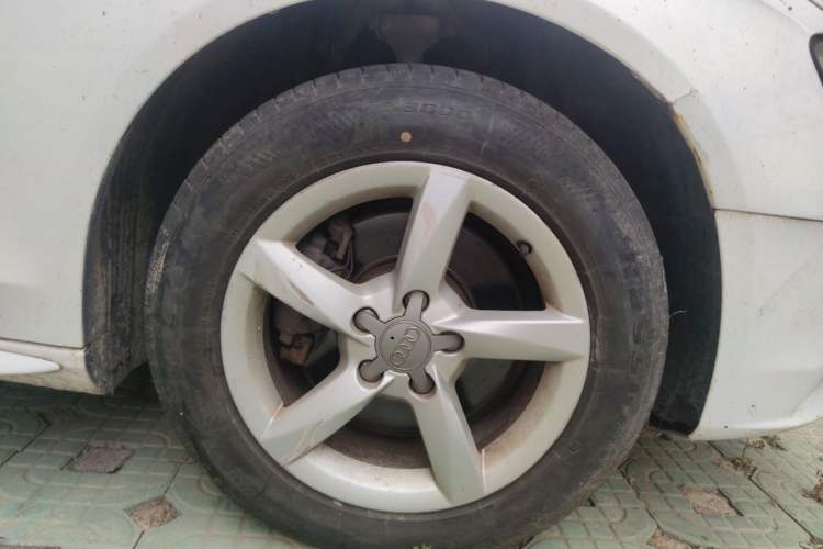 Used Audi A4L 2013 30 TFSI Automatic Comfort Model Right Front Wheel Hub
