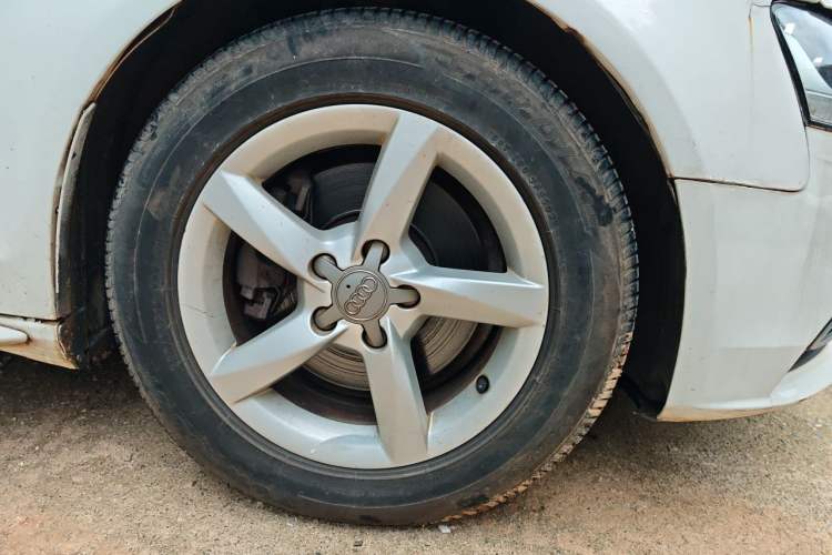 Used Audi A4L 2013 30 TFSI Automatic Comfort Model Right Front Wheel Hub