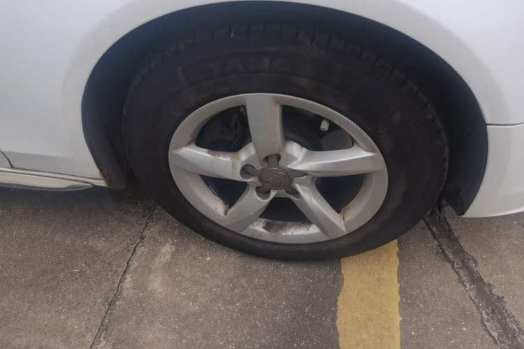 Used Audi A4L 2013 35 TFSI Automatic Standard Model Right Front Wheel Hub