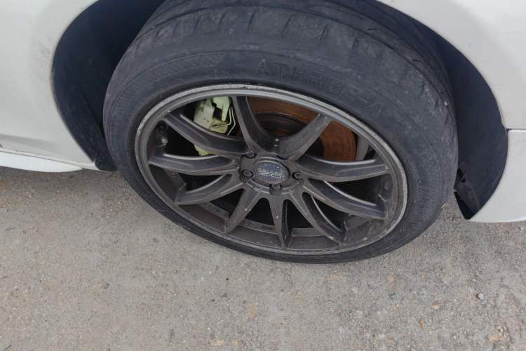 Used Audi A4L 2013 35 TFSI Automatic Standard Model Right Front Wheel Hub