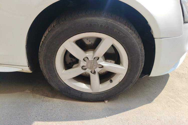 Used Audi A4L 2013 35 TFSI Automatic Comfort Model Right Front Wheel Hub