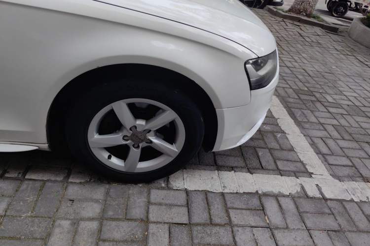 Used Audi A4L 2013 30 TFSI Automatic Comfort Model Right Front Wheel Hub