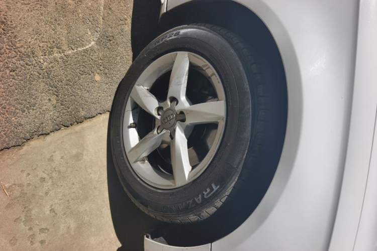 Used Audi A4L 2013 35 TFSI Automatic Standard Model Right Front Wheel Hub