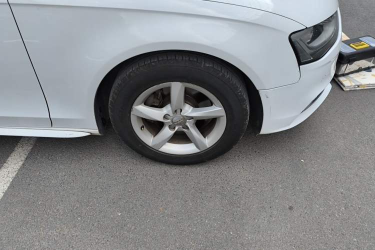 Used Audi A4L 2013 35 TFSI Automatic Technology Edition Right Front Wheel Hub