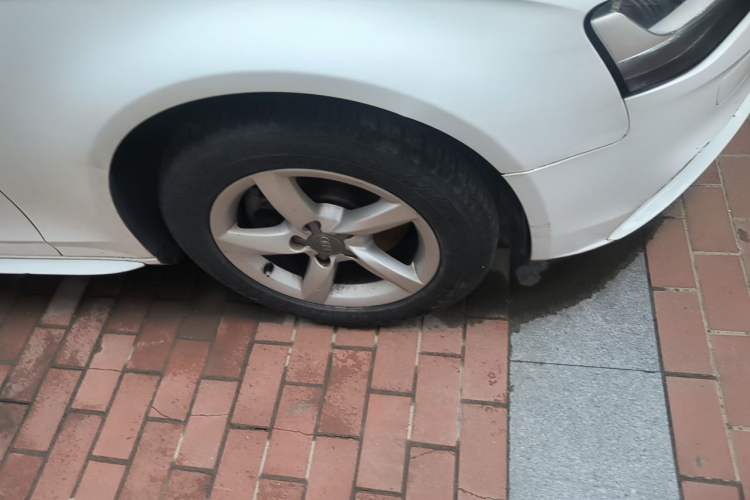 Used Audi A4L 2013 30 TFSI Automatic Comfort Model Right Front Wheel Hub