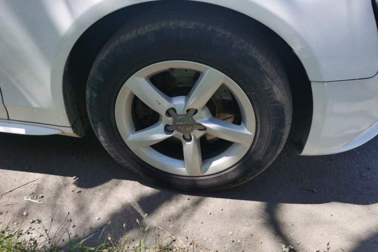 Used Audi A4L 2013 35 TFSI Automatic Standard Model Right Front Wheel Hub